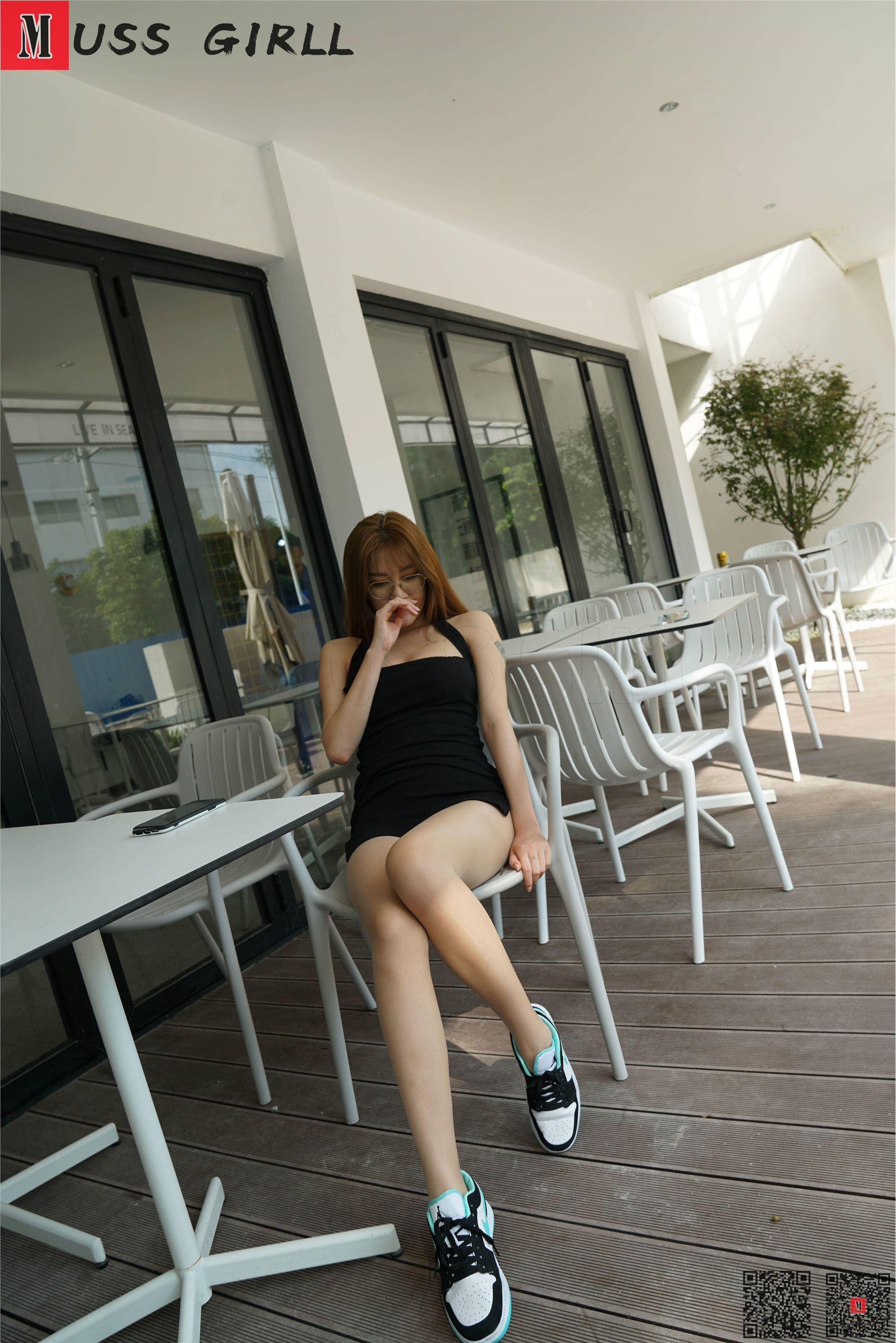 MussGirl慕丝女郎  NO.242-户外肉丝包臀裙